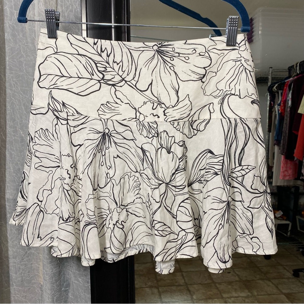 H&M Women’s M Linen White Black Floral Flare Mini Skirt